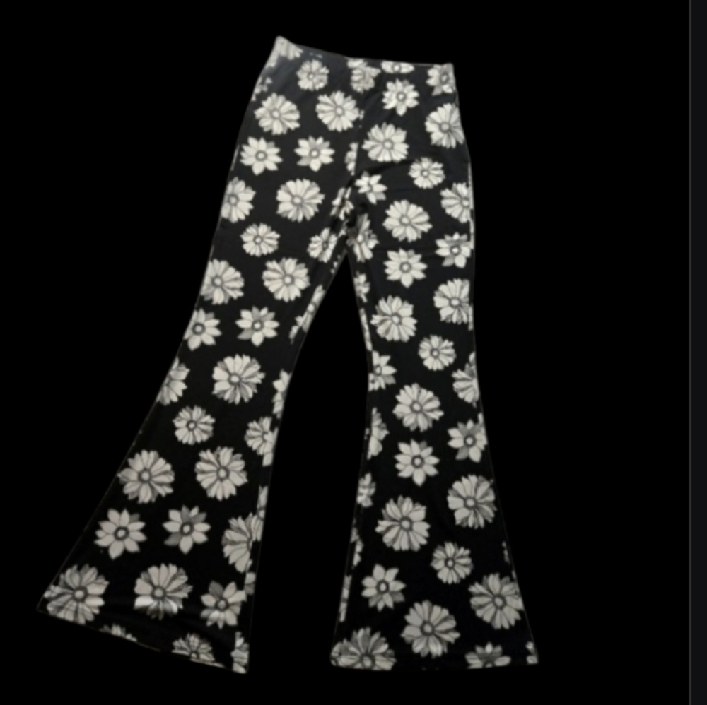 Billabong Black and White Floral Flare Pants $76 NWT Hang Loose Wide Leg Cotton